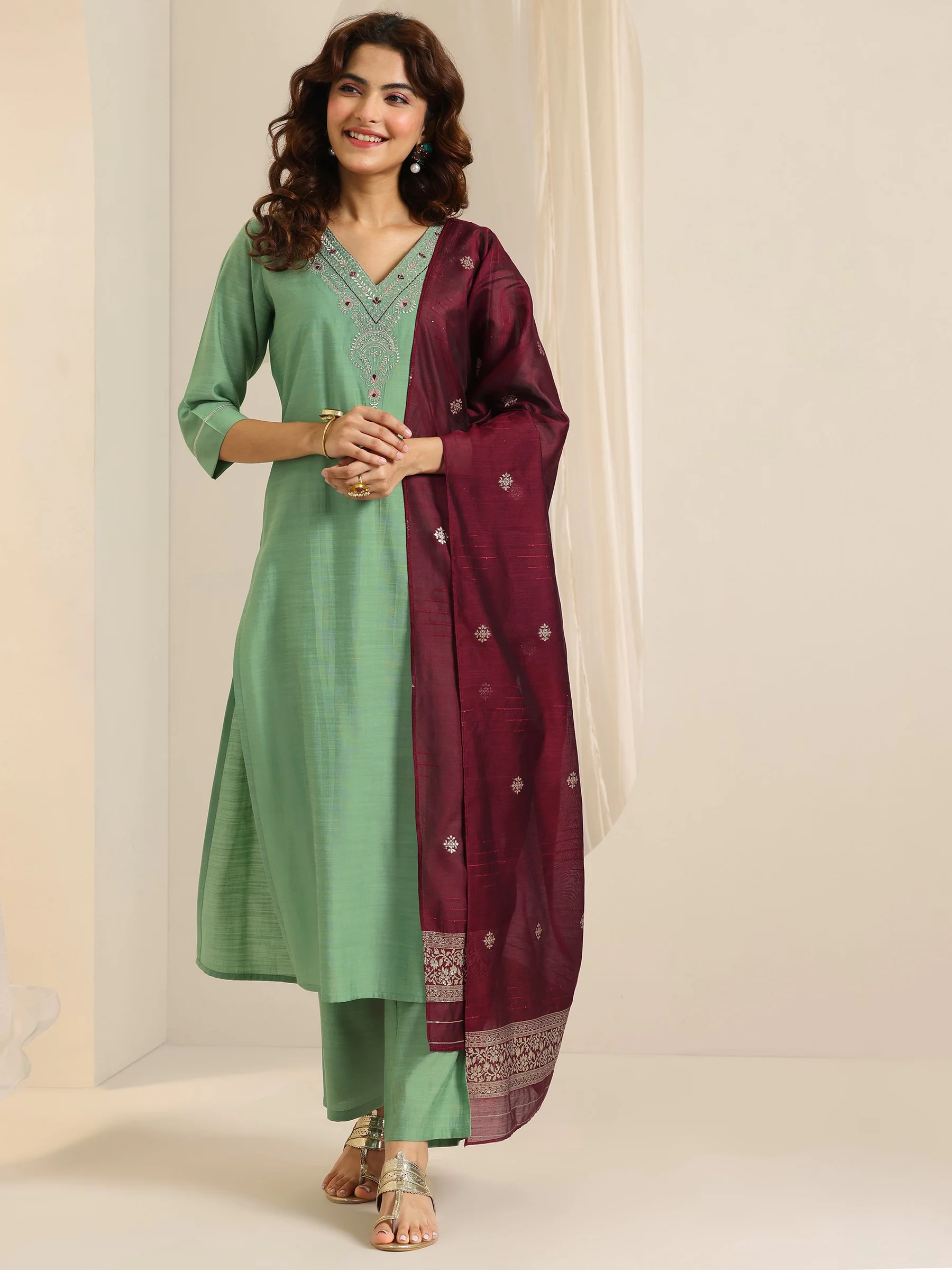 400608_1_be50263c-6c84-4f8e-b658-154564429245 Green Yoke Design Silk Blend Straight Suit Set With Dupatta - Image 2