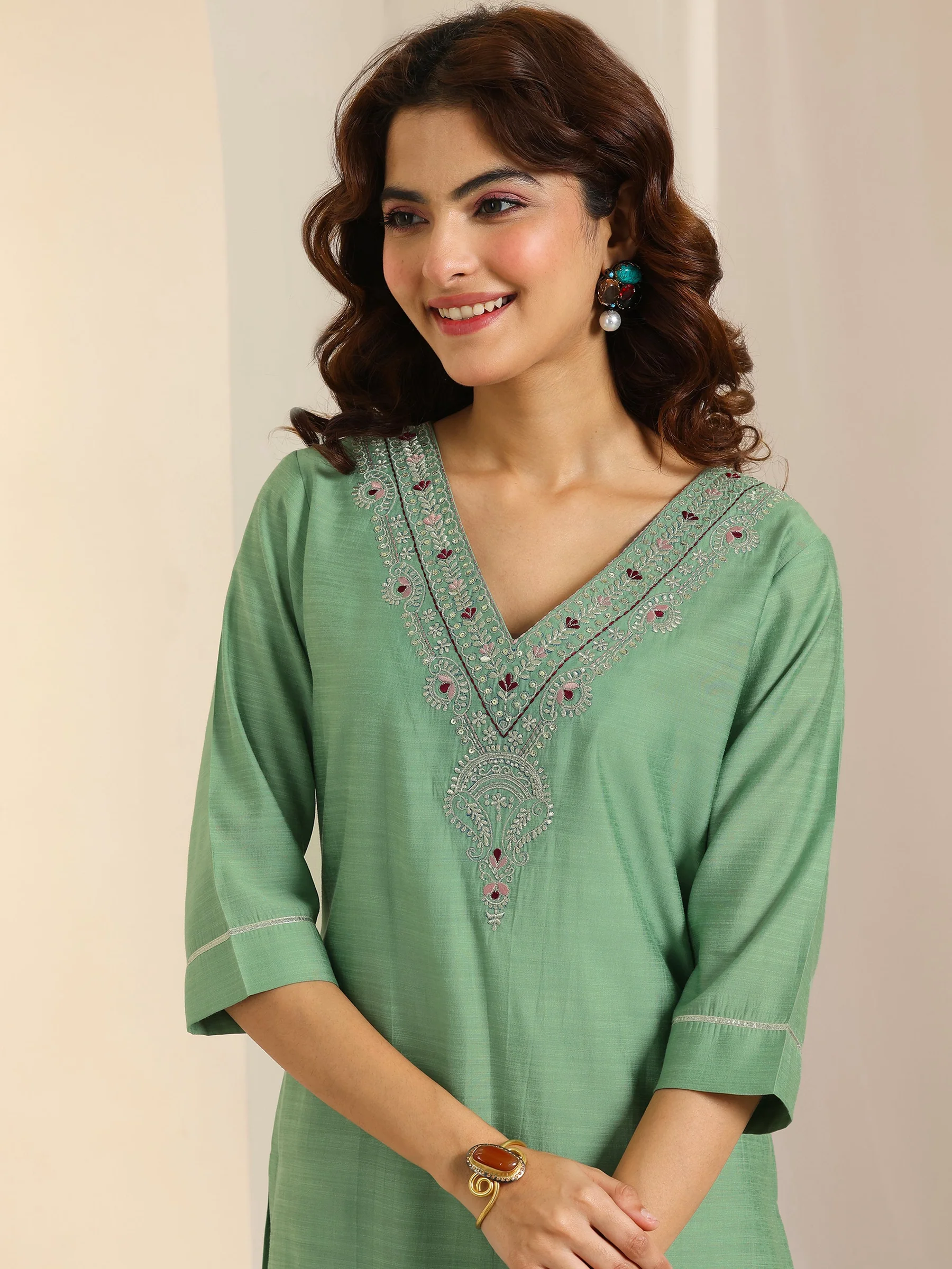 400608_6_5c0b086e-bbfe-46a4-b93a-6650371043db Green Yoke Design Silk Blend Straight Suit Set With Dupatta - Image 7