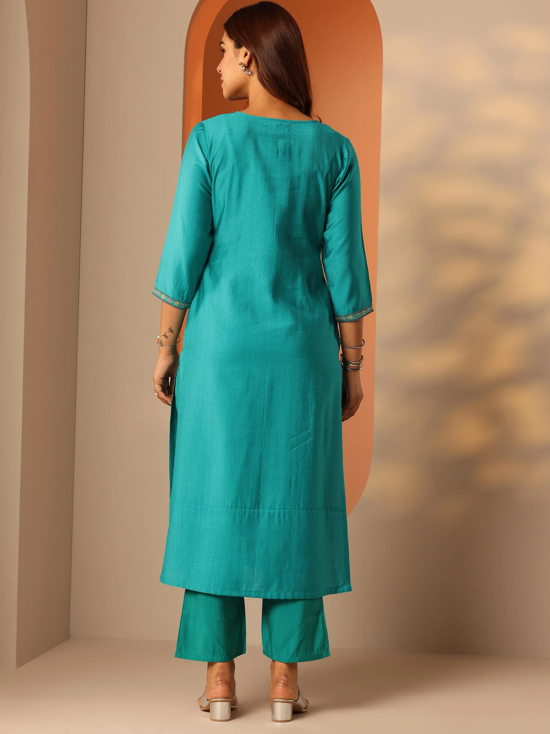 400813_3_2b68f1bf-2525-4ed7-a333-4b46f008229c Turquoise Blue Embroidered Silk Blend Straight Kurta Set - Image 4