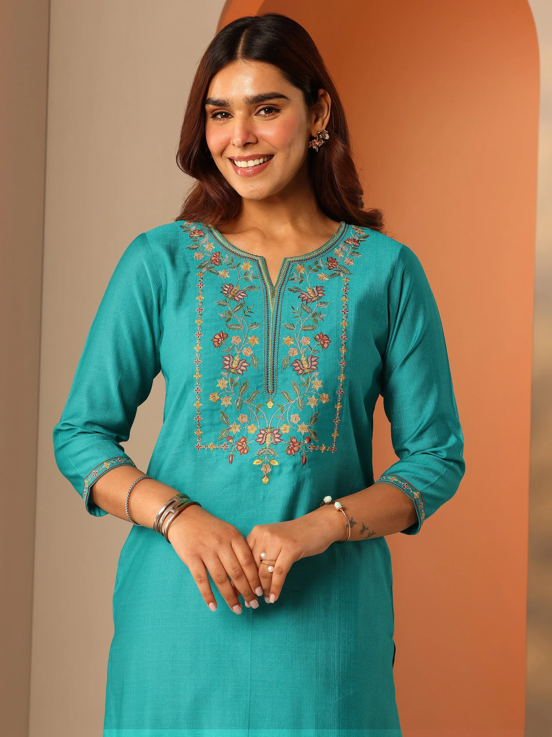 400813_4_296f34e8-e242-4c45-89e8-fde2d176933d Turquoise Blue Embroidered Silk Blend Straight Kurta Set - Image 5