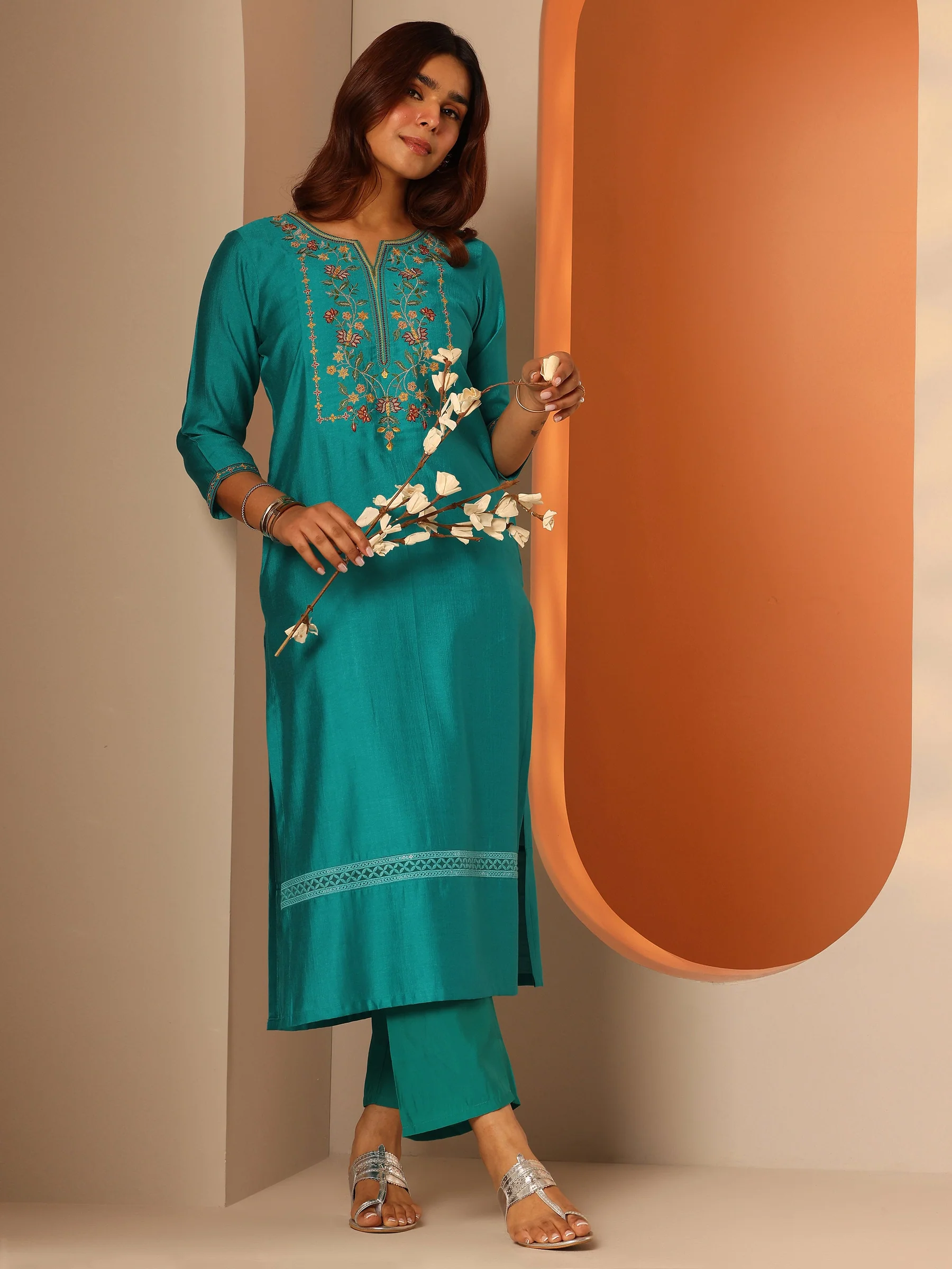 400813_7Main_f0679922-0851-472a-964c-326f52ccacbe Turquoise Blue Embroidered Silk Blend Straight Kurta Set - Image 7