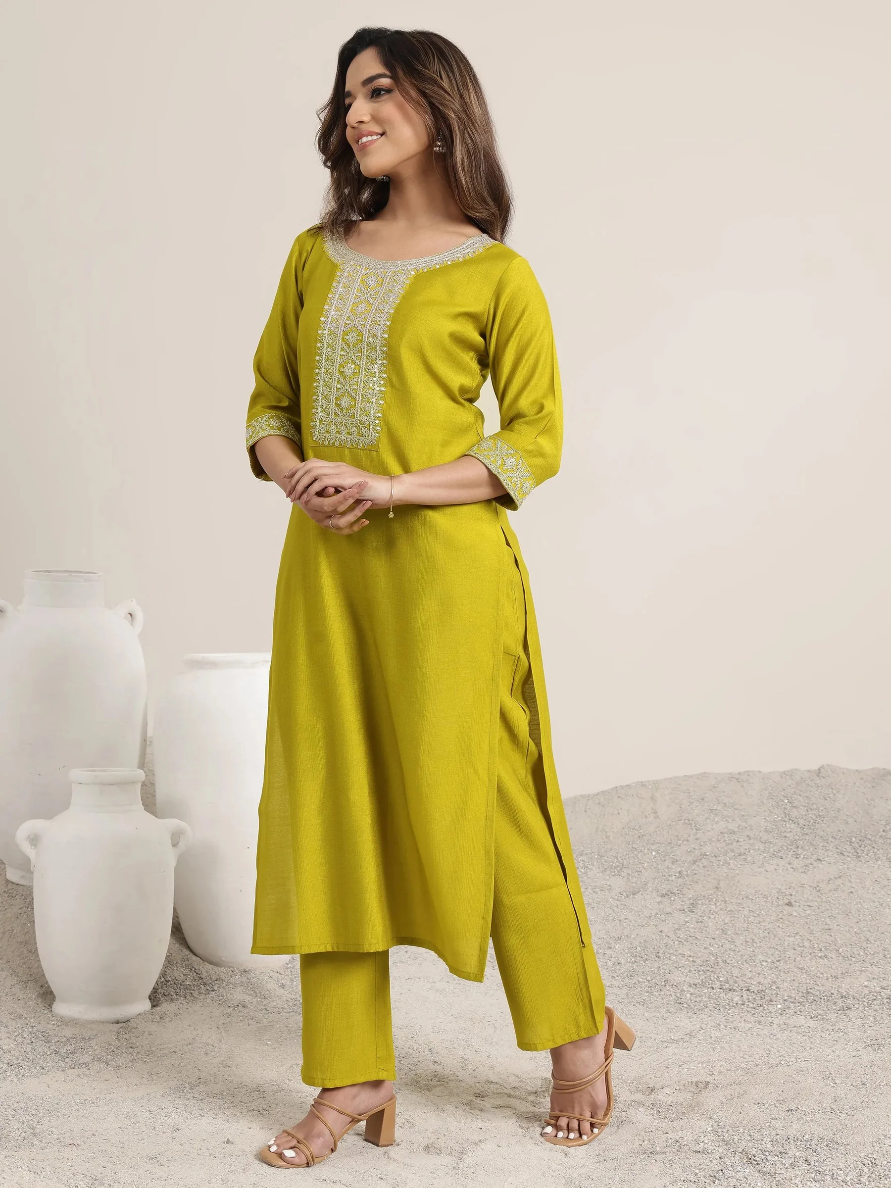 GS1083_2_beb1be6d-ced9-4211-bcb1-0f6bf220a2de Green Yoke Design Silk Blend Straight Suit Set With Dupatta - Image 2