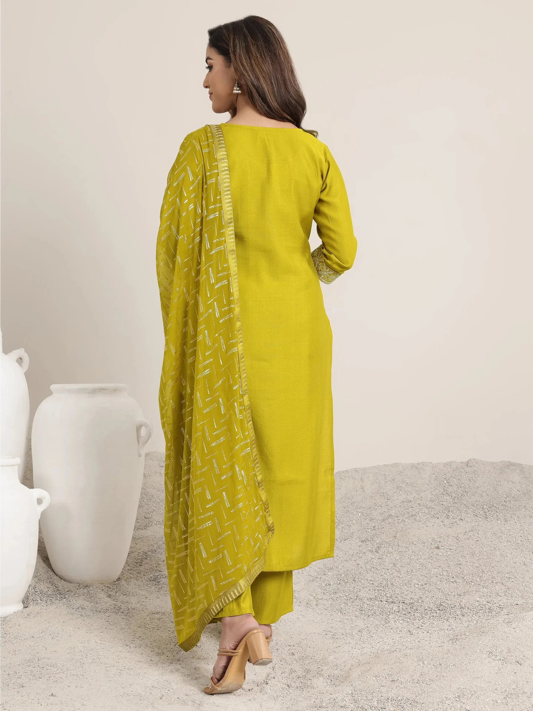 GS1083_3_e29317ee-43e1-466d-b0b4-990c047cb75f Green Yoke Design Silk Blend Straight Suit Set With Dupatta - Image 3