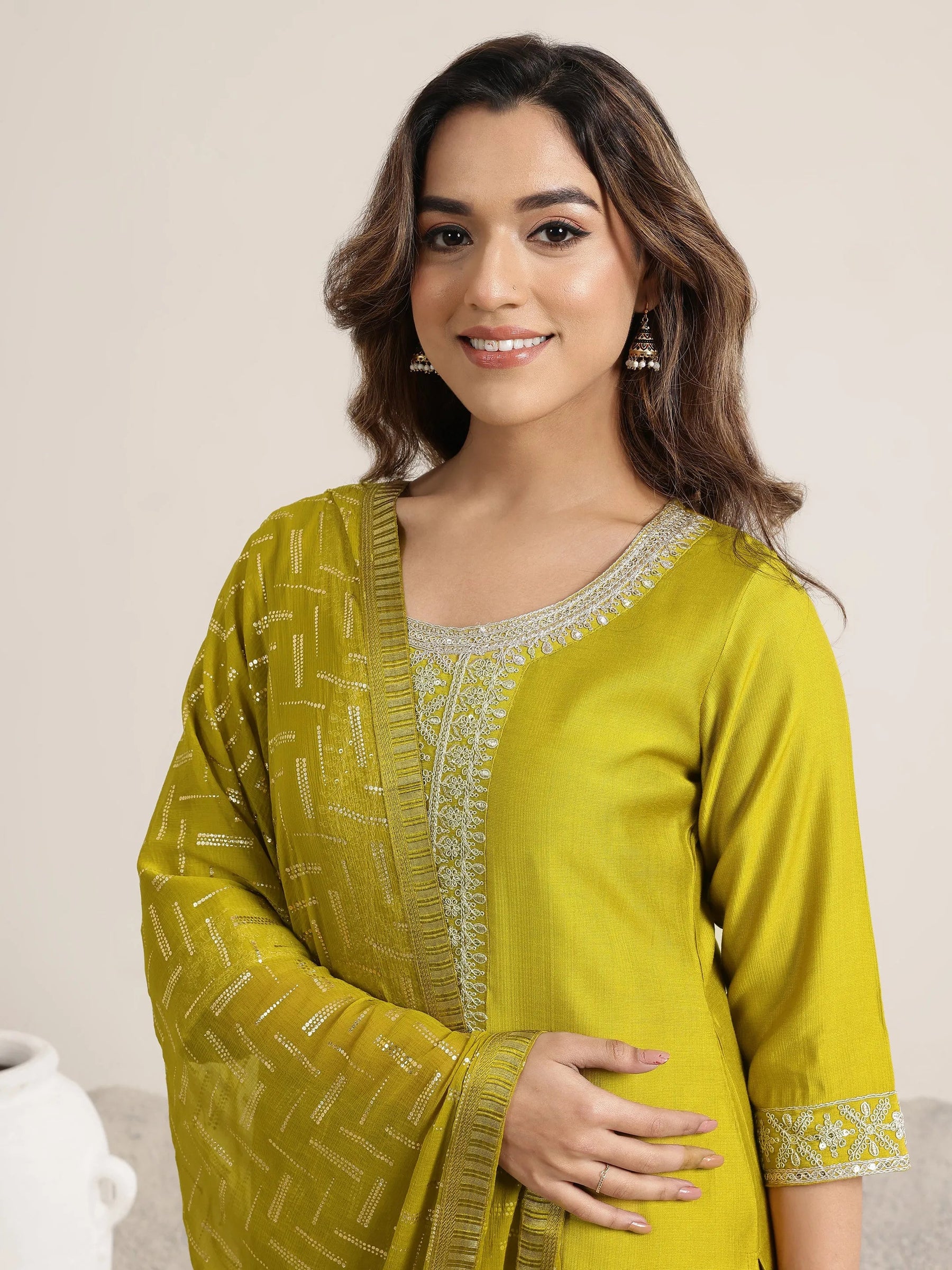 GS1083_4_2e909777-4b22-4915-8822-fa810938ab56 Green Yoke Design Silk Blend Straight Suit Set With Dupatta - Image 4